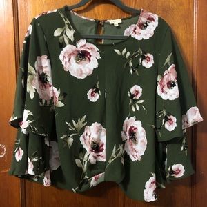Pretty flower flowey blouse